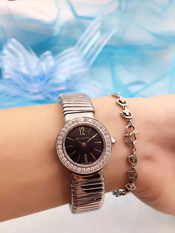 ブルガリ時計正面デザイン